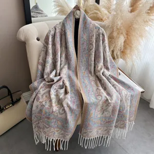 Elegante sciarpa lunga jacquard paisley con nappe, scialle etnico per la primavera.