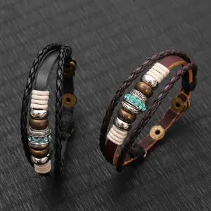 Bracelet en cuir tressé multicouche vintage avec perles de cristal et breloques.