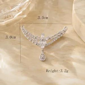 Vue détaillée du pendentif connecteur en argent avec zirconias micro-sertis, taille 3.5x3.0cm.