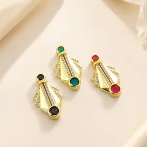 Vergoldeter geometrischer Fächer-Anhänger mit glänzenden Strasssteinen für DIY-Schmuck.
