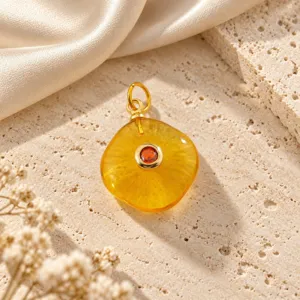 Prachtige snoepkleurige steenhanger met centrale rode edelsteen voor DIY-sieraden maken.