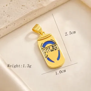 Pendentif canette émaillée plaqué or, accessoire de bijouterie tendance et élégant.
