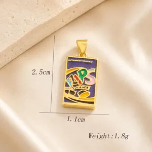 Pendentif rectangle en émail plaqué or, accessoire de bijouterie au design rétro élégant.