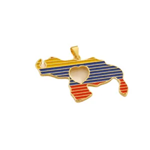 Pendentif carte en émail plaqué or avec drapeau coloré et cœur découpé accessoire