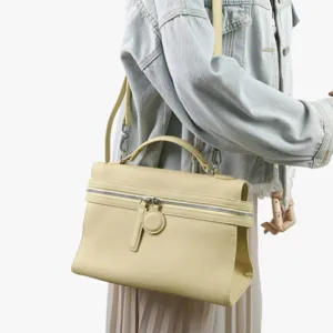 Sac à bandoulière en cuir véritable jaune clair avec fermeture éclair pour style quotidien.