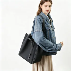 Sac seau en cuir veritable, grand sac cabas minimaliste pour travail avec detail de noeud chic.
