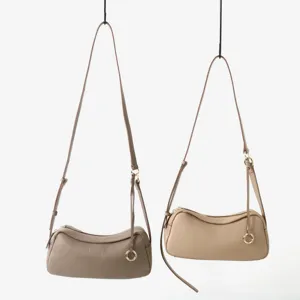 Sac bandoulière en cuir souple de qualité, sac à main élégant pour femme avec sangle réglable.