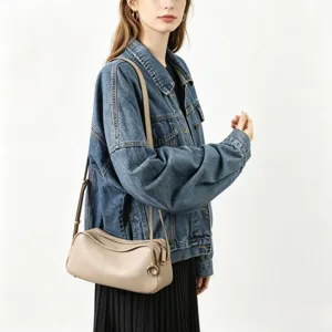 Sac porté épaule souple en cuir véritable pour femme, élégant sac Boston bandoulière.