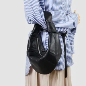 Bolso de hombro de piel negra croissant mini hobo con nudo accesorio elegante para mujer chic