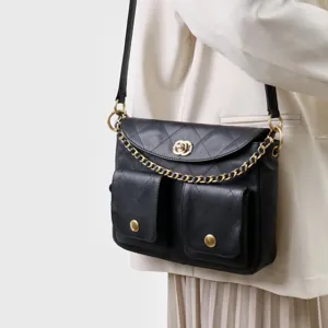 Sac bandoulière en cuir matelassé noir avec bandoulière chaîne et double fermoir C