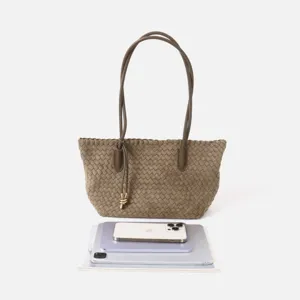 Sac cabas en cuir tisse marron pour femme, sac a epaule minimaliste pour le bureau.