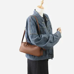 Sac bandoulière classique en cuir marron toast, sac boston en cuir souple pour femmes quotidien.