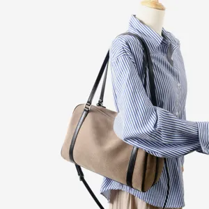 Sac bandoulière Boston en toile et cuir détail, sac élégant pour le travail quotidien.