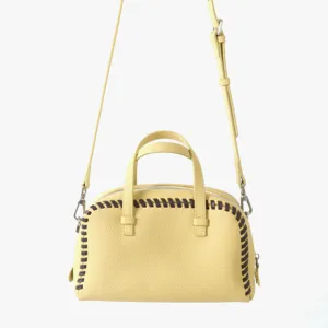 Sac à main Boston en cuir jaune avec détails de surpiqûres marron, poignées et bandoulière.