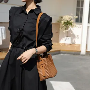 Sac seau tressé en cuir pour femme élégant sac à épaule avec poignée design quotidien