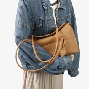 Sac porté épaule bandoulière en cuir souple coussin sous les aisselles pour femmes mode bureau.