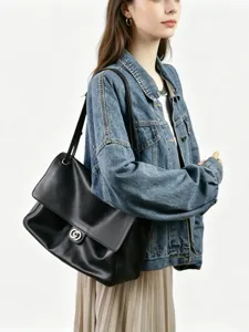 Sac à bandoulière en cuir noir pour femme, grand sac cabas fourre-tout avec fermoir en métal.