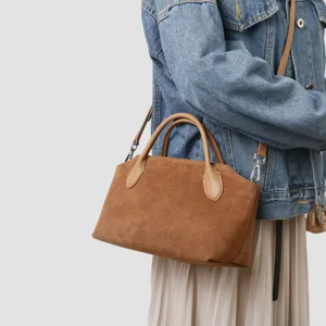 Sac à main rétro en cuir suédé pour femme, élégant cabas fourre-tout pour le bureau.