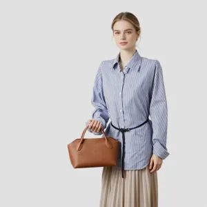 Sac à main minimaliste en cuir marron, cabas vintage à poignée supérieure pour le travail.