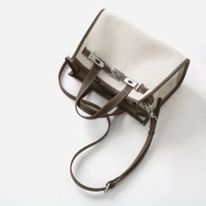 Sac cabas en toile et cuir veritable avec fermoir metallique, elegante sacoche de travail.