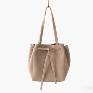 Sac cabas seau en cuir veritable avec design de noeud de ceinture pour le travail quotidien.