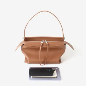 Sac porté épaule minimaliste en cuir, grande capacité, sac hobo quotidien, détail et taille.