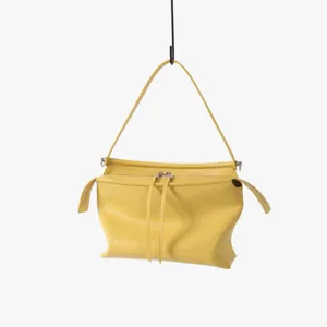 Vue détaillée du sac porté épaule en cuir jaune avec fermeture éclair et bandoulière.