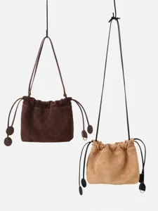 Femme daim matelase losange cordon sacseau elegante bandouliere sac main vue principale
