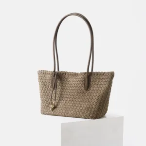 Sac cabas tressé en cuir marron, élégant sac à main pour femme, fourre-tout tendance chic.