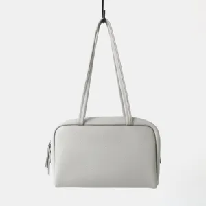 Sac épaule minimaliste en cuir gris, élégant sac bowling pour femme pour le bureau et les déplacements.
