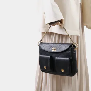 Sac à bandoulière noir en cuir matelassé avec chaîne et poches pour femmes élégant chic