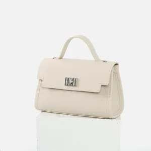 Sac à main bandoulière en cuir de vachette de qualité supérieure élégant détail vue.