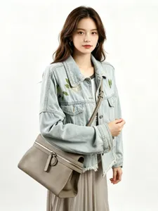 Sac à bandoulière en cuir véritable pour femme, élégant sac fourre-tout de style quotidien.