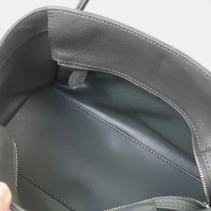 Sac cabas en cuir gris vue intérieure détail montrant la qualité et le compartiment zippé.