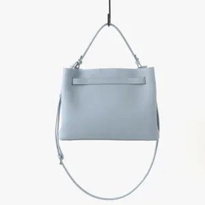 Sac à main bandoulière cabas en cuir véritable bleu clair pour le travail quotidien.