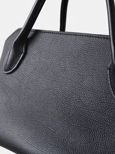 Sac à main en cuir de vachette noir, élégant sac cabas rétro minimaliste pour femme.