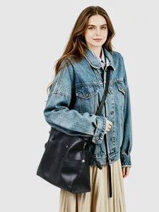 Élégant sac porté épaule hobo en cuir noir pour femme, sac seau souple avec cordon.
