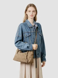 Sac cabas rétro en cuir suédé pour femme sac oreiller bandoulière vue principale.