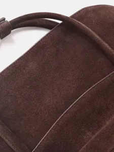Sac bandoulière en suédine marron pour femme, sac oreiller rétro chic haut de gamme.