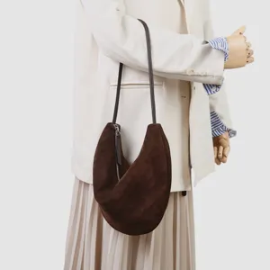 Bolso de hombro de ante marrón retro para mujer, elegante bolso hobo de axila versátil.