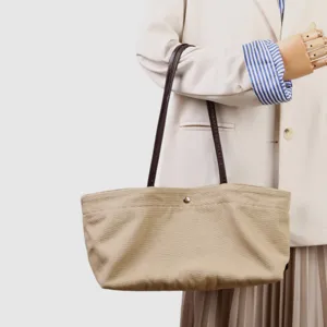 Bolso tote de lona con asas de cuero marrón, bolso hobo de hombro casual minimalista.