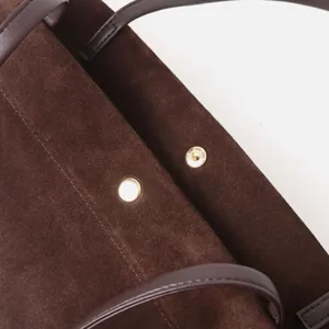 Bolso tote de ante marrón para mujer, bolso de hombro grande y diario con cierre de botón a presión.