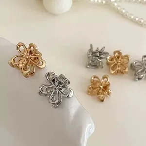 Kleine Metall Blumen Haarklammern in Gold und Silber, süße Mini Greifklammern für Frisuren.