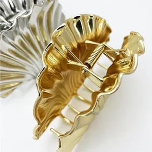 Pinza de pelo de concha de metal elegante pinza dorada y plateada accesorio de moda para mujeres