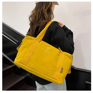 Große gelbe Reisetasche, leichte tragbare Sporttasche für Kurztrips und den täglichen Gebrauch.