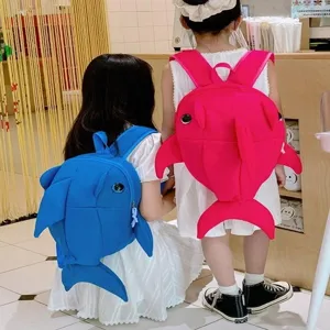 Süßer Haifisch Rucksack für Kinder, stylische Wal Form Schultasche und Freizeittasche.