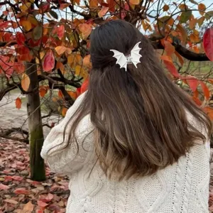 Pince a Cheveux Ailes de Chauve-Souris Gothique Blanche Accessoire Fete Halloween Punk Style