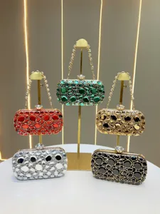 Exquisite rhinestone evening clutch bag for women, luxury crystal chain bag for party.