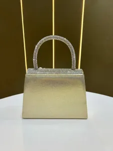 Elegante Abendtasche mit Strassgriff in Gold, glitzernde Damentasche für Feste und Feiern.