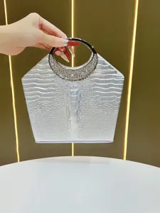 Borsa da sera argentata con motivo coccodrillo e manico rotondo in strass per feste eleganti.